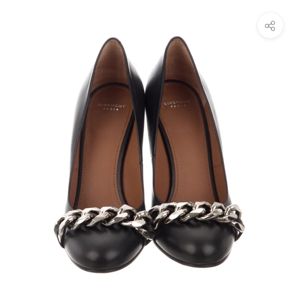 Givenchy black leather Escarpin chain round toe pump size 39 Authentic